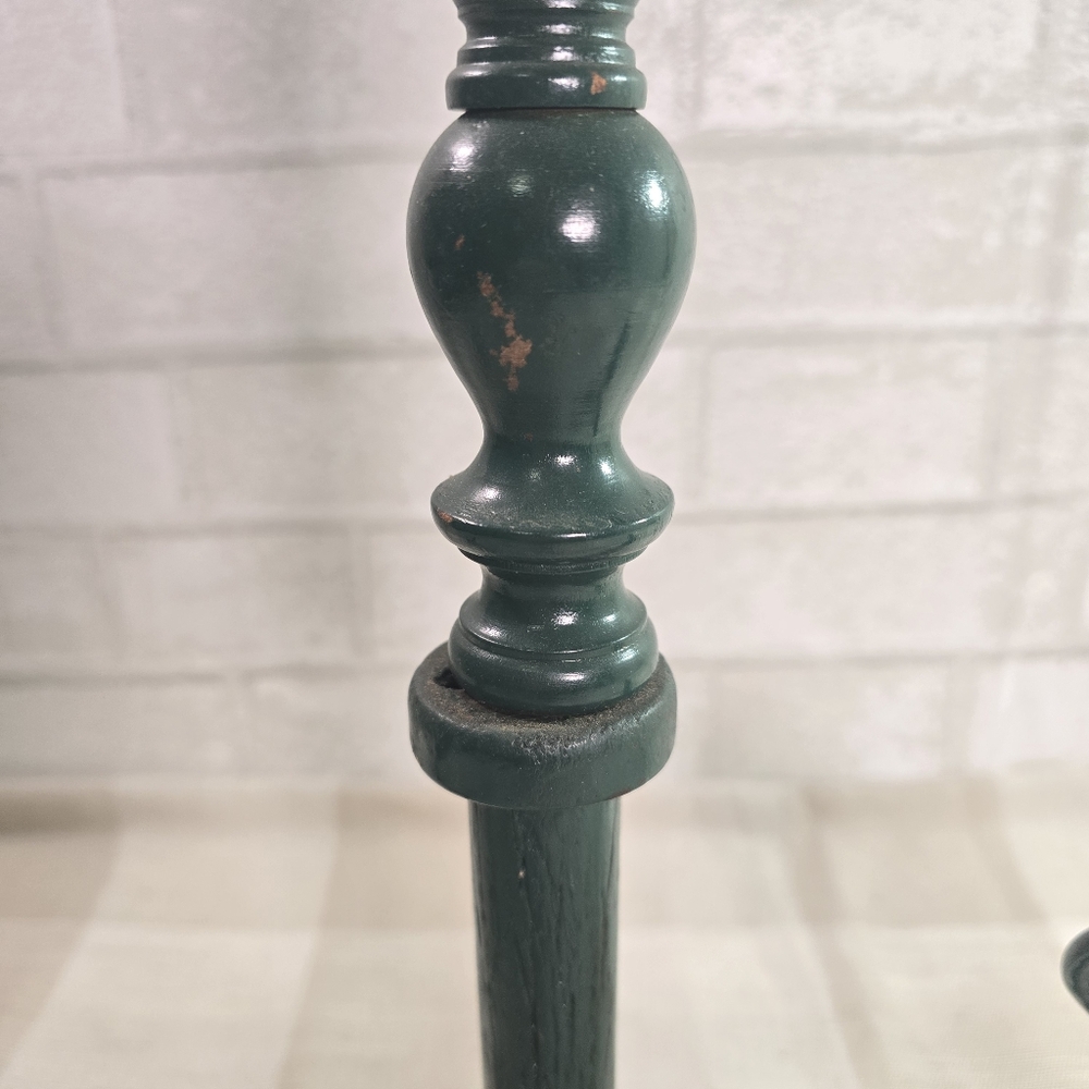 Vintage MCM Leviton Table Lamp Green White Porcelain Asian 2 Figures with Hats - Picture 8 of 11